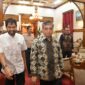 Menteri Tenaga Kerja dan Transmigrasi Republik Indonesia, Yassirlie dan Istri serta rombongan disambut Gubernur Aceh, Muzakir Manaf dan Istri, Marlina Usman serta Sekda Aceh, M. Nasir, Kepala Dinas Terkait silaturahmi dan jamuan Makan siang bersama di restoran pendopo gubernur Aceh, Kamis, 25 September 2025. dok. Ist