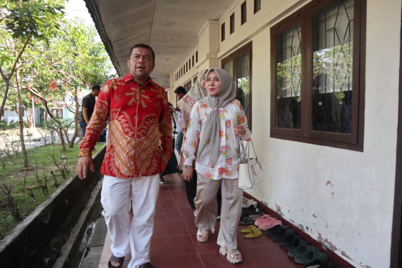 Anggota DPRA Komisi III, Salmawati, yang juga istri Gubernur Aceh Muzakir Manaf, melakukan kunjungan ke UPTD Rumoeh Seujahtera Aneuk Nanggroe (RSAN) milik Dinas Sosial Aceh di Gampong Gue Gajah, Aceh Besar, Jumat (26/9/2025). dok. Ist