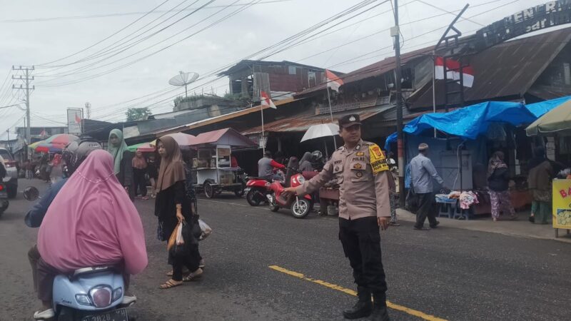 Polsek Wih Pesam Atur Lalu Lintas Di Pasar Tumpah Bener Mulie. dok. Polres Bener Meriah