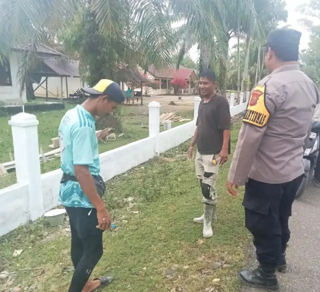 Polsek Woyla Timur, Polres Aceh Barat, melaksanakan patroli dialogis di wilayah Kecamatan Woyla Timur tepatnya di Gampong Pasi Janeng pada Senin (01/09/2025) sekitar pukul 10.30 WIB. dok. Polres Aceh Barat