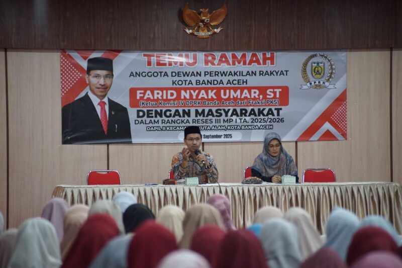 Ketua Komisi IV DPRK Banda Aceh, Farid Nyak Umar, ST menggelar kegiatan Reses III Masa Persidangan I Tahun 2025/2026 bersama ibu-ibu majelis taklim se-Kecamatan Kuta Alam. dok. Pemko Banda Aceh