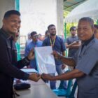 Wakil Walikota yang akrab disapa Abang Wakil ini meninjau langsung kegiatan penerimaan berkas modal usaha di Kantor Baitul Mal Kota Banda Aceh Gampong Keudah Kecamatan Kuta Raja, Jumat (19/9/2025). dok. Diskominfo Banda Aceh