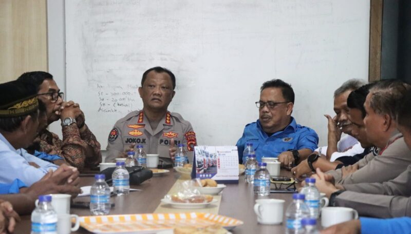 Kapolda Aceh Brigjen Marzuki Ali Basyah melalui Kabid Humas Kombes Joko Krisdiyanto audiensi dengan Pengurus Persatuan Wartawan Indonesia (PWI) Aceh, di Kantor PWI Aceh di Banda Aceh, Kamis, 4 September 2025. dok. Polda Aceh
