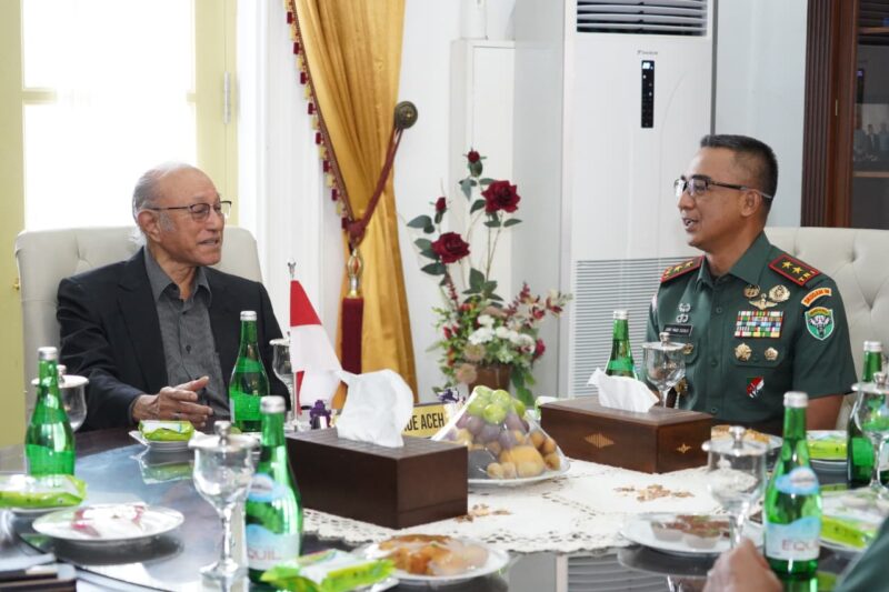 Pangdam IM, Mayor Jenderal TNI Joko Hadi Susilo, S.I.P., melaksanakan kunjungan silaturahmi ke  Meuligo Wali Nanggroe Aceh, Ds. Lamblang Mayang, Kec. Darul Imarah, Kab. Aceh Besar, pada Senin (15/9/2025). dok. Pendam IM