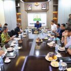 Gubernur Aceh Muzakir Manaf, didampingi Sekretaris Daerah Aceh, M. Nasir S.IP, MPA, memimpin High Level Meeting (HLM) Pengendalian Inflasi Aceh  yang diikuti pihak terkait, di Ruang Rapat Pendopo Gubernur, Selasa, 2 September 2025. dok. Ist