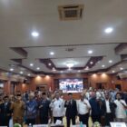 Wakil Bupati Bener Meriah Ir. H. Armia bersama Asisten Perekonomian dan Pembangunan Setdakab Bener Meriah Samusi Purnawira Dade, S.IP.,M.Si menghadiri Rapat Koordinasi Satgas Nasional dengan Satgas Provinsi dan Satgas Kabupaten/Kota Se - Provinsi Aceh yang berlangsung di Gedung Setda Provinsi Aceh, Banda Aceh, Selasa, 2 September 2025. dok. Pemkab Bener Meriah