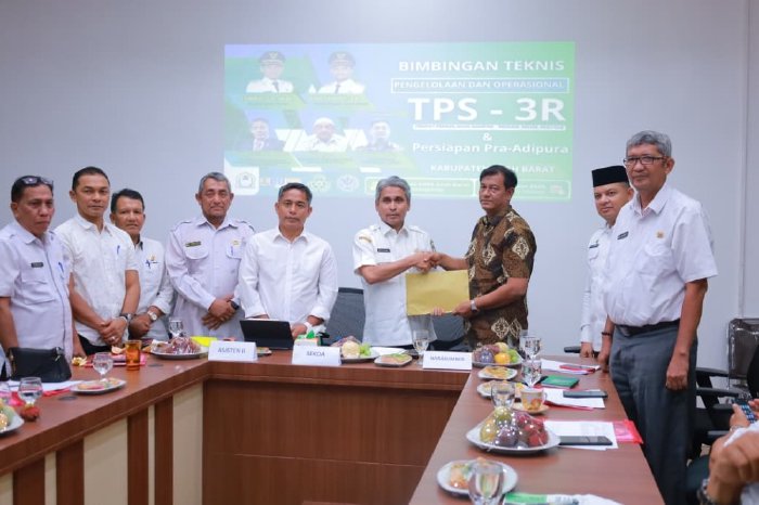 Pemerintah Kabupaten (Pemkab) Aceh Barat melalui Dinas PUPR menggelar Bimbingan Teknis (Bimtek) Pengelolaan dan Operasional Tempat Pengelolaan Sampah Reduce-Reuse-Recycle (TPS-3R), Rabu (3/9/2025). DOK. PEMKAB ACEH BARAT