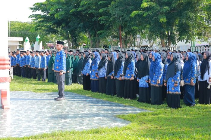 Ratusan Aparatur Sipil Negara (ASN) Pemerintah Kabupaten Aceh Barat mengikuti apel kebangsaan yang berlangsung di halaman kantor bupati setempat, Kamis (4/9/2025). Dok. Pemkab Aceh Barat