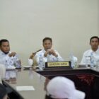 Plt. Sekretaris Daerah Armansyah, SE., M.Si pimpin rapat percepatan target operasional Koperasi Desa Merah Putih (KDMP) per September 2025 di Oproom Setdakab Bener Meriah, Rabu, 10 September 2025. dok. Pemkab Bener Meriah