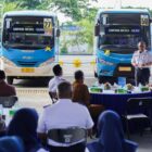 Kadishub Aceh Teuku Faisal, menyampaikan sambutan pada peluncuran rute baru Trans Koetaradja trayek Simpang Mesra – Kajhu, launching tersebut dilaksanakan di Depo Trans Koetaradja, Batoh, Banda Aceh, Selasa (16/9/2025). DOK DISHUB ACEH BESAR