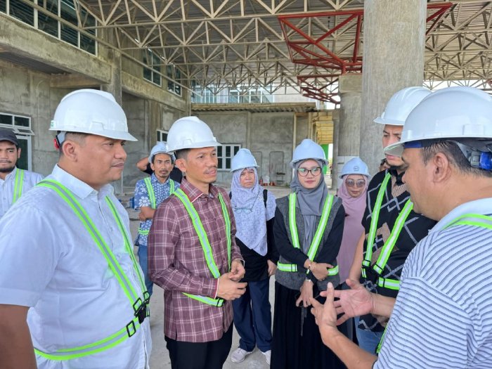 Bupati Aceh Barat, Tarmizi, SP., MM., mendampingi Komisi V Dewan Perwakilan Rakyat Aceh (DPRA) bersama Dinas Kesehatan Aceh dalam agenda kunjungan ke Rumah Sakit Regional Meulaboh, Sabtu (6/9/2025). dok. Pemkab Aceh Barat