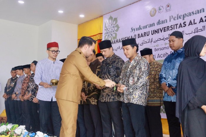 Wakil Bupati Aceh Barat Said Fadheil SH menghadiri kegiatan tasyakuran dan pelepasan calon mahasiswa baru oleh mahasiswa Universitas Al-Azhar Kairo dan Pemerintah Kabupaten (Pemkab) Aceh Barat di Aula Bappeda pada Senin (8/9/2025). dok. Pemkab Aceh Barat
