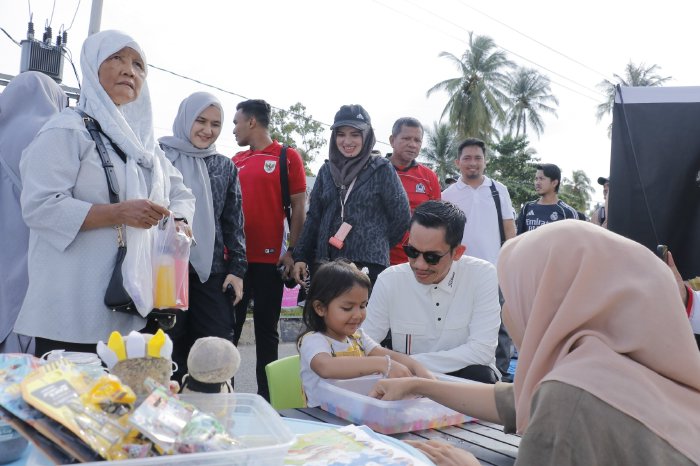 Bupati Aceh Barat, Tarmizi SP, MM membuka kegiatan hari bebas kendaraan atau Car Free Day di Jalan Iskandar Muda, Kota Meulaboh pada Minggu (28/9/2025). dok. Pemkab Aceh Barat