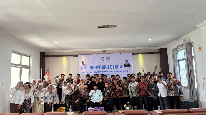 Camat Johan Pahlawan, Irwan, M.Si, membuka secara resmi Musyawarah Besar (Mubes) ke-16 Ikatan Pelajar Mahasiswa Johan Pahlawan (IPMJP) yang digelar di Aula LPTQ Aceh, Minggu (28/9/2025). dok. Pemkab Aceh Barat