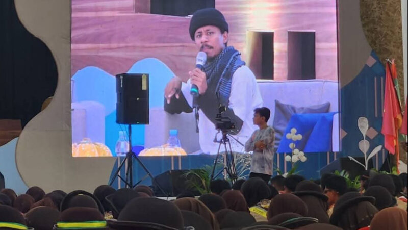 Raim Laode hadir di tengah Perkemahan Pramuka Santri Nusantara, Sabtu (4/10/2025). dok. Kemenag RI