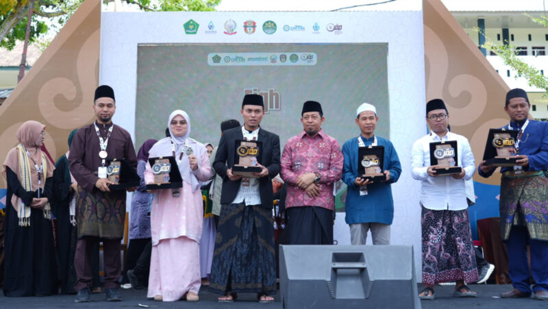 Para Pemenang Cabang Fiqih MQK Tingkat Internasional ke-1 Tahun 2025. dok. Kemenag RI