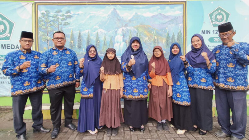 Siswa dan guru MIN 12 Medan. dok. Kemenag RI