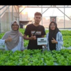 Dua siswi MAN Insan Cendekia (IC) Pekalongan, Ulviana Dianti Zahra dan Lunadhia Ajjasefti Arumi, mencuri perhatian lewat inovasi teknologi pertanian pintar bertajuk HydroGO. dok. Kemenag RI