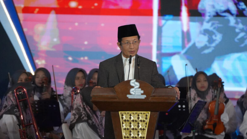 Menteri Agama Nasaruddin Umar saat beri sambutan di acara Malam Bakti Santri untuk Negeri. DOK. KEMENAG RI