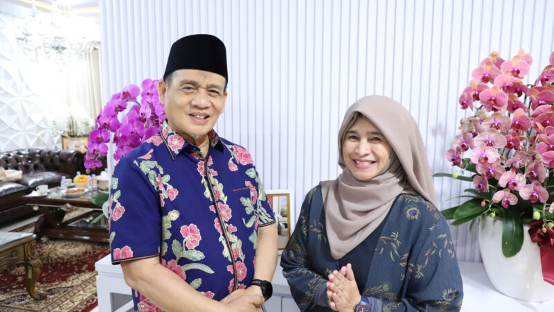 Wakil Menteri Agama Romo Muhammad Syafii (kiri) dan Tenaga Ahli Menteri Kebudayaan Neno Warisman (kanan). dok. Kemenag RI