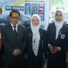 Sekjen Kemenag Kamaruddin Amin kunjungi stand MAN IC OKI dan bertemu siswi berprestasi di acara AICIS+, Depok, Rabu (29/10/2025). dok. Kemenag RI