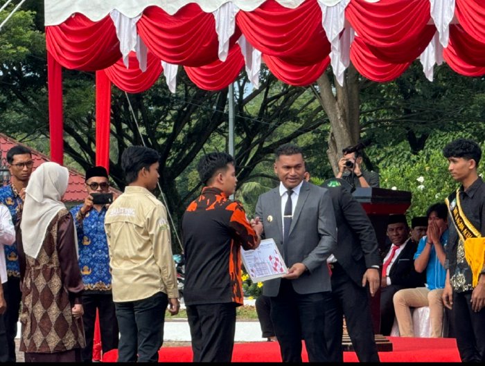 Bupati Aceh Barat Daya (Abdya) Dr. Safaruddin memimpin Upacara Sumpah Pemuda ke 97 Tahun 2025, yang berlangsung dihalaman kantor bupati setempat, Selasa, 28 Oktober 2025. DOK. PEMKAB ABDYA