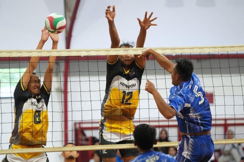 Tim bola voli indoor Kementerian Pemuda dan Olahraga (Kemenpora) tampil gemilang pada laga hari kedua babak penyisihan Pekan Olahraga Nasional (Pornas) Korps Pegawai Republik Indonesia (Korpri) XVII Tahun 2025. (foto:Herry/kemenpora.go.id)