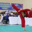 Semangat juang tak mengenal usia. Hal itu dibuktikan oleh Tuti Winarni, pesilat andalan Kementerian Pemuda dan Olahraga (Kemenpora), yang sukses menyabet dua medali emas pada ajang Pekan Olahraga Nasional (Pornas) Korpri XVII Tahun 2025 di Palembang, Jumat (10/10/2025).(foto:raiky/ kemenpora go.id)