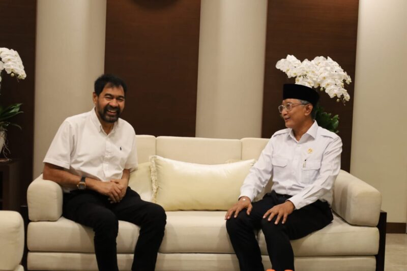 Gubernur Aceh, Muzakir Manaf melakukan pertemuan dengan Menteri Pekerjaan Umum (PU) Dody Hanggodo, di Ruang Rapat Menteri PU, di Kementerian PU RI, Jakarta Selatan, Selasa, 28 Oktober 2025. DOK. IST