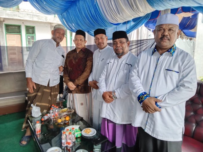 Kepala Dinas Syariat Islam Aceh Besar Rusdi, S.Sos., MSi menghadiri peringatan Maulid Nabi Besar Muhammad SAW yang berlangsung di Dayah Darul Aman, Gampong Lubok Sukon, Kecamatan Ingin Jaya, Aceh Besar, Minggu (26/10/2025). dok. Pemkab Aceh Besar