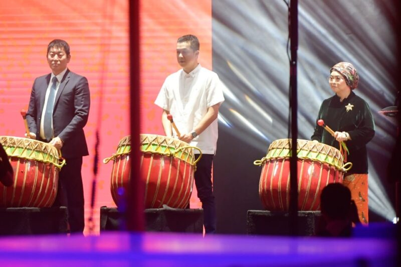 Wakil Menteri Pemuda dan Olahraga Republik Indonesia (Wamenpora RI) Taufik Hidayat hari Minggu (19/10/2025) menghadiri pembukaan Kejuaraan Dunia Gimnastik 2025 atau 53rd FIG Artistic Gymnastics World Championships 2025 di Indonesia Arena, Jakarta. (foto:bagus/kemenpora.go.id)