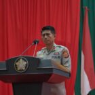 Kapolda Aceh Irjen Pol. Marzuki Ali Basyah tampil sebagai pembicara dalam kuliah umum di Universitas Syiah Kuala (USK) yang berlangsung di Gedung AAC Dayan Dawood, Selasa, 30 September 2025. dok. Polda Aceh