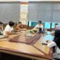 Kepala Dinas Pendidikan Aceh, Marthunis, S.T., D.E.A., menerima kunjungan silaturahmi dari Ketua dan pengurus ASN Aceh Mengajar yang berlangsung di ruang kerja Kepala Dinas Pendidikan Aceh, Jumat (3/10/2025). dok. Ist