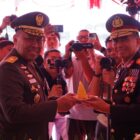 Kapolda Aceh, Irjen Pol. Marzuki Ali Basyah, menghadiri upacara peringatan Hari Ulang Tahun (HUT) ke-80 Tentara Nasional Indonesia (TNI) yang digelar di Lapangan Blang Padang, Banda Aceh, Minggu (5/10/2025). dok. Polda Aceh