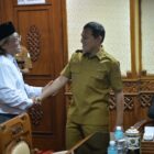 Wakil Gubernur Aceh, H. Fadhlullah, SE, menerima kunjungan Dewan Perniagaan Serumpun Malaysia-Aceh, Indonesia (DPSMAI) di ruang rapat Wakil Gubernur Aceh, Senin (6/10/2025). dok. Ist