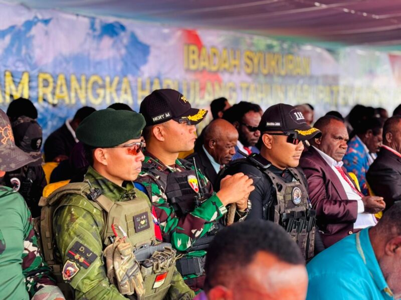 Dansatgas Yonif 112/Dharma Jaya, Letkol Inf Fiska Bagus Tri Sunaryanto, menghadiri langsung acara syukuran dalam rangka Hari Ulang Tahun (HUT) ke-29 Kabupaten Puncak Jaya yang dipusatkan di Lapangan Roh Kudus, Mulia. Rabu (8/10/2025). dok Pendam IM