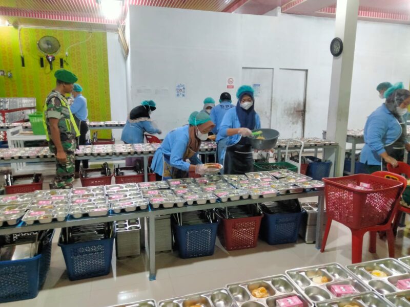 Sukseskan Program MBG, Babinsa Kodam Iskandar Muda aktif melaksanakan pengawasan. dok. Pendam IM