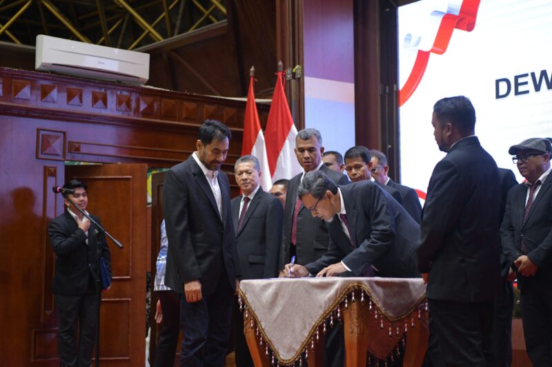 Gubernur Aceh, Muzakir Manaf, Melantik Dewan Ekonomi Aceh (DEA) di Anjong Mon Mata, Kamis, 09 Oktober 2025. dok. Ist