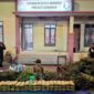 Pelaku berinisial BH (52) bersama barang bukti berupa 154,0016 kg ganja, satu unit mesin press, dan satu timbangan digital ikut diamankan Polres Bireuen. dok. Polda Aceh