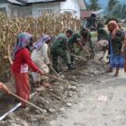 Ratusan Warga dan Babinsa Kodam Iskandar Muda Perbaiki Akses Air bersih di Lawe Kingga Aceh Tenggara. dok. Pendam IM