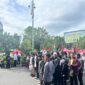 Sekitar 50 orang yang tergabung dalam Aliansi Rakyat Aceh Bela Palestina (ARABP) menggelar aksi damai di Bundaran Simpang Lima Banda Aceh, Minggu, 12 Oktober 2025. dok. Polda Aceh