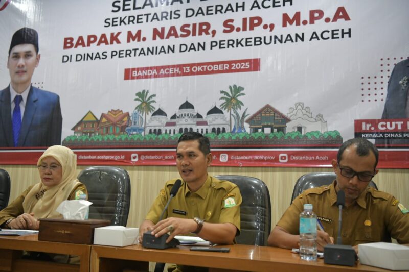 Sekda Aceh, M. Nasir bersama Kadistambun Aceh, Cut Huzaimah memimpin Rapat dengan Pejabat Eselon III dan IV di Jajaran Dinas Pertanian dan Perkebunan Aceh, Senin, 13 Oktober 2025. dok. Ist