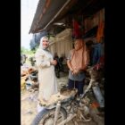 Ketua TP-PKK Aceh, Marlina Muzakir, bersilaturrahmi ke kediaman Halimah, di Gampong Pante Bahagia Kecamatan Paya Bakong Kab. Aceh Utara, Selasa (14/10/2025). dok. Ist