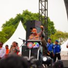 Kapolri saat menghadiri undangan sekaligus memberikan sambutan di acara Apel Akbar Kebangsaan Buruh Indonesia di Lapangan Botanical Jababeka, Bekasi, Rabu (15/10/2025). dok. Polda Aceh
