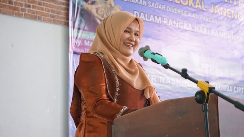 Ketua Staf Ahli TP PKK Aceh, Mukarramah Fadhlullah, secara resmi menutup Pekan Kreativitas Pangan Lokal Janeng 2025 yang mengusung tema “Gerakan Sadar Diversifikasi Pangan Lokal Aceh (Garda Pala)” dalam rangka memperingati Hari Pangan Sedunia, Rabu (16/10/2025) di Kuala Village Resto, Banda Aceh. dok. Ist