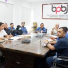 Biro Pengadaan Barang dan Jasa (PBJ) Sekretariat Daerah Aceh menyelenggarakan pra rapat koordinasi (pra rakor) Monitoring dan Evaluasi (Monev) MCSP Pemerintah Aceh di Ruang Training LPSE Lantai 2. dok. Ist