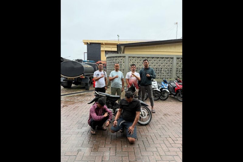 Dua pria yang terlibat pencurian sepeda motor di Banda Aceh berhasil diringkus personel Unit Ranmor Satreskrim Polresta Banda Aceh di dua lokasi berbeda, Sabtu (18/10/2025). dok. Polresta Banda Aceh