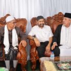 Gubernur Aceh, H. Muzakir Manaf, menghadiri haul ke-5 almarhum Abu Musthafa bin Ahmad atau Abu Paloh Gadeng di Dayah Madinatuddiniyah Darul Huda, Gampong Paloh Gadeng, Kecamatan Dewantara, Kabupaten Aceh Utara, Kamis (23/10/2025). dok. Ist