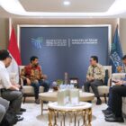 Gubernur Aceh, Muzakir Manaf, melakukan pertemuan dengan Menteri Perdagangan RI Dr. Budi santoso, M.Si membahas terkait Izin Impor Bahan Baku Pabrik Daur Ulang Batery Lithium di KIA Ladong Aceh, di Kantor Kementrian Perdagangan RI, Jakarta, Jum'at, 24 Oktober 2025. dok. Ist