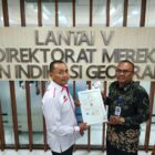 Hendra Saputra, Aparatur Sipil Negara (ASN) yang baru saja menerima sertifikat Hak Atas Kekayaan Intelektual (HAKI) dari Direktorat Jenderal Kekayaan Intelektual, Kementerian Hukum dan HAM RI. dok. Ist